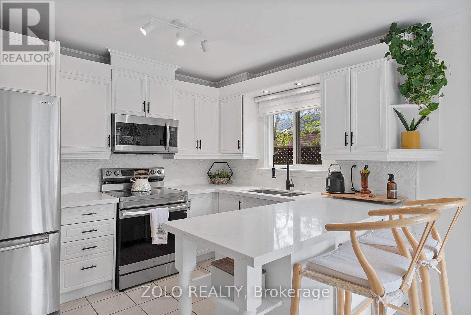 10 COLES AVENUE - 14