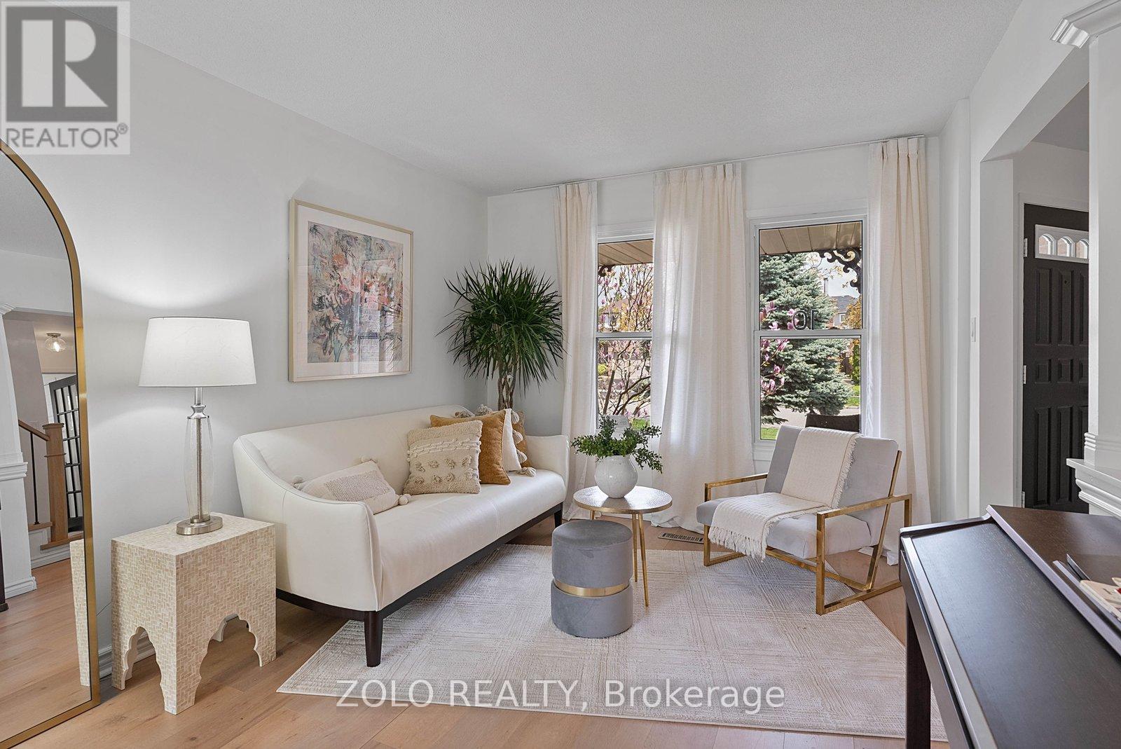 10 COLES AVENUE - 8