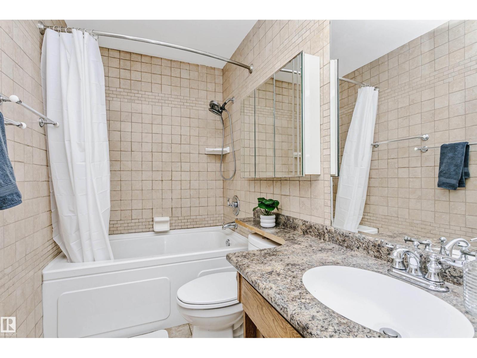 4708 45 ST - 22