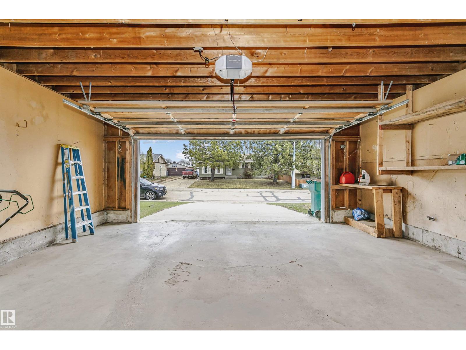 4708 45 ST - 36