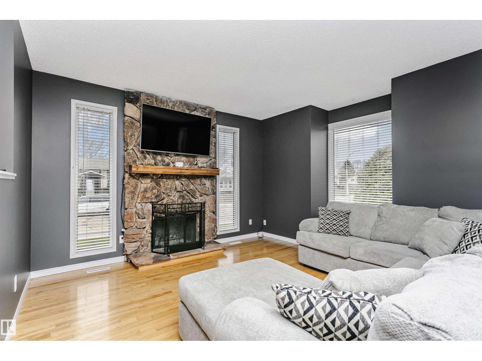 4708 45 ST - 4