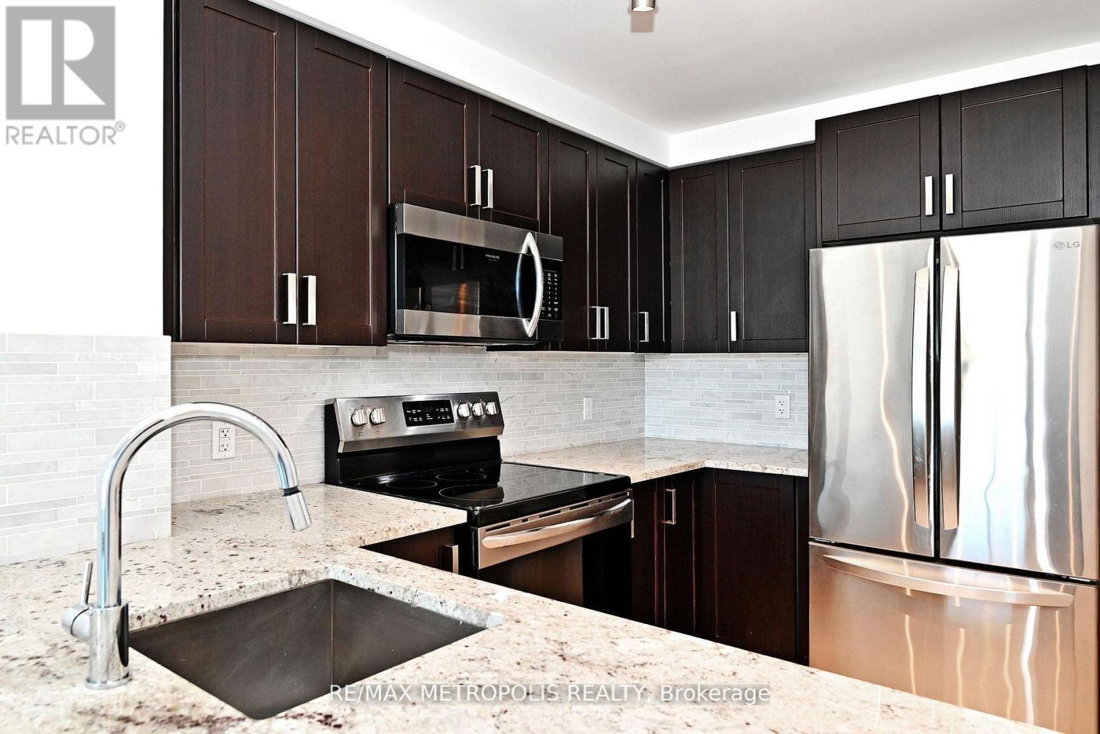 #809 11611 YONGE STREET - 19