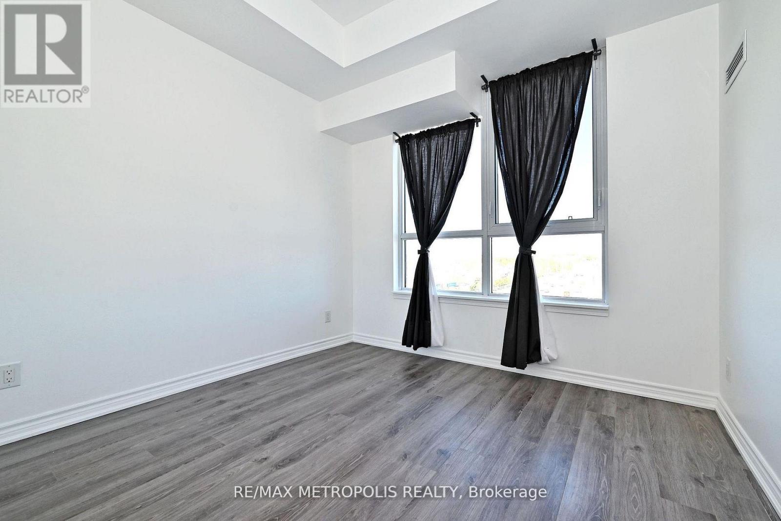 #809 11611 YONGE STREET - 24