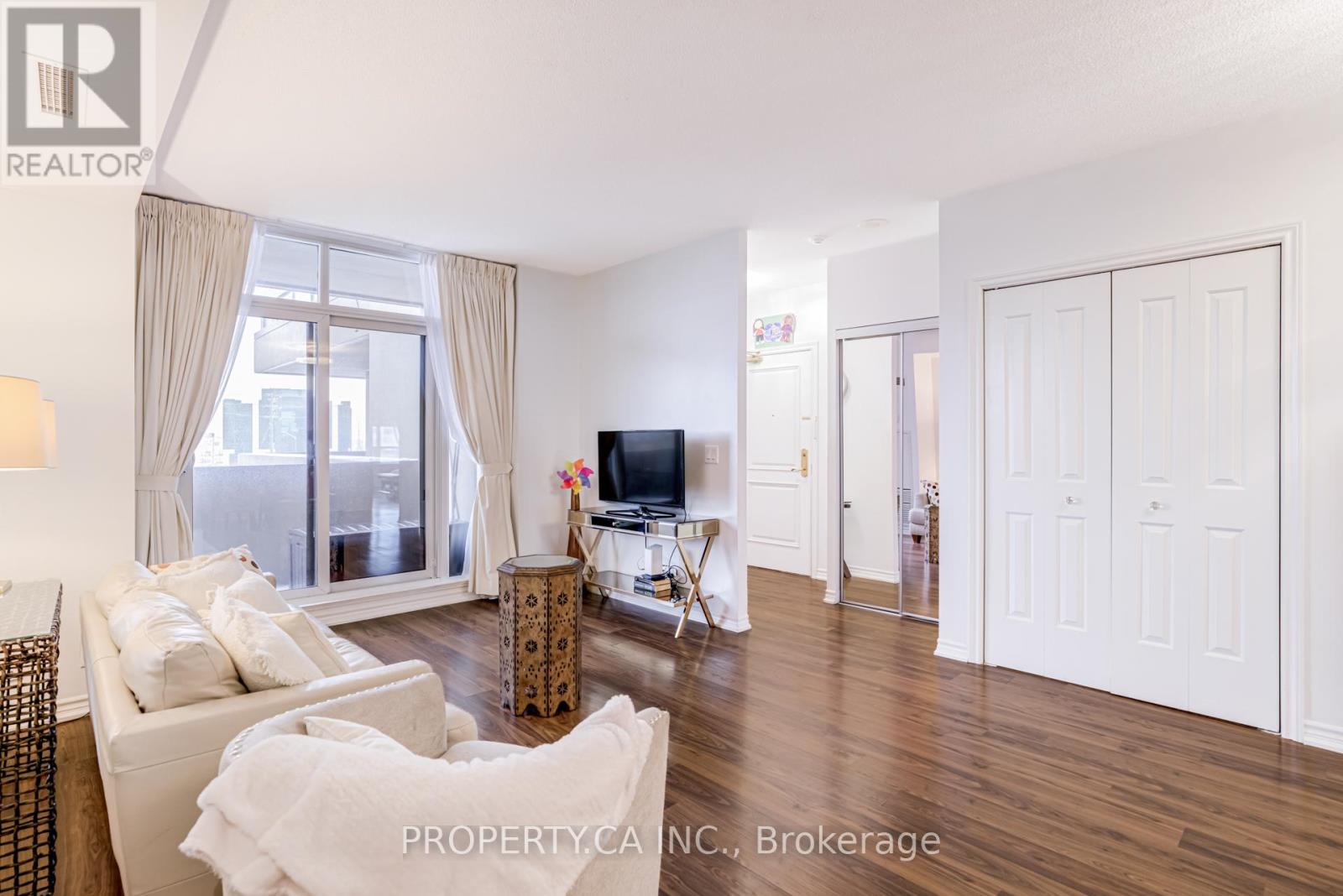 #305 9235 JANE STREET - 12