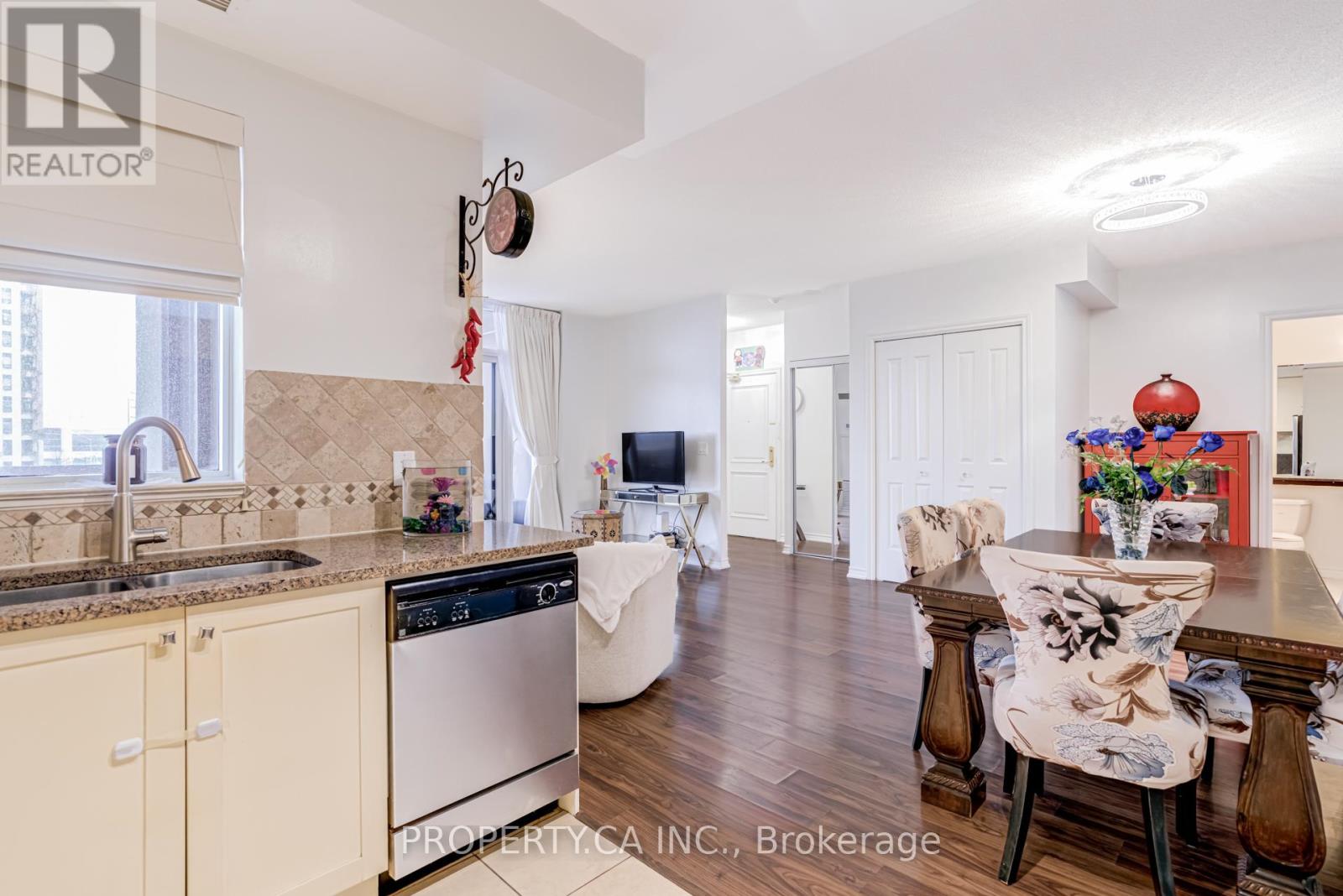 #305 9235 JANE STREET - 20