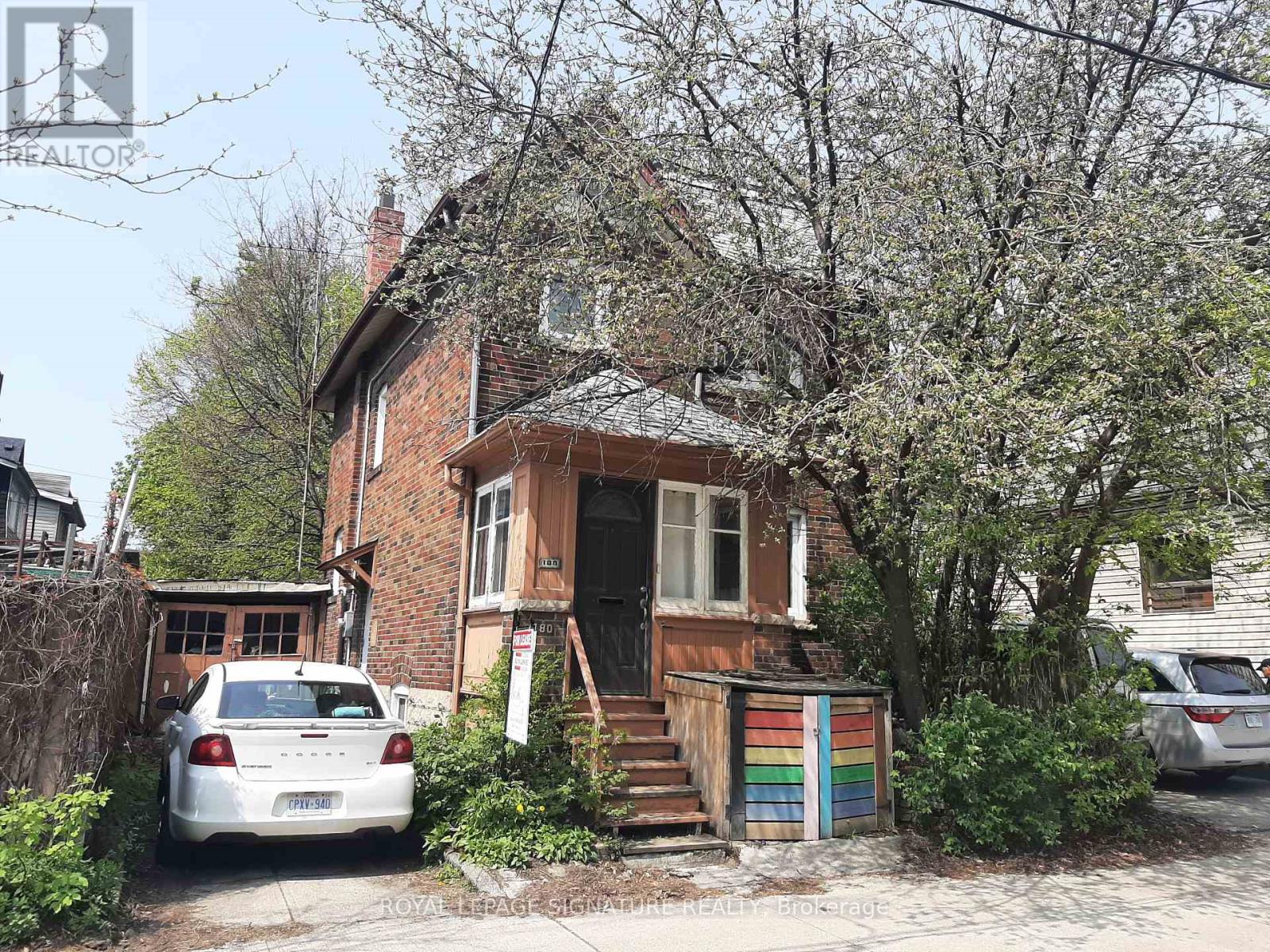 Listing photo of UPPER - 180 DUFFERIN STREET