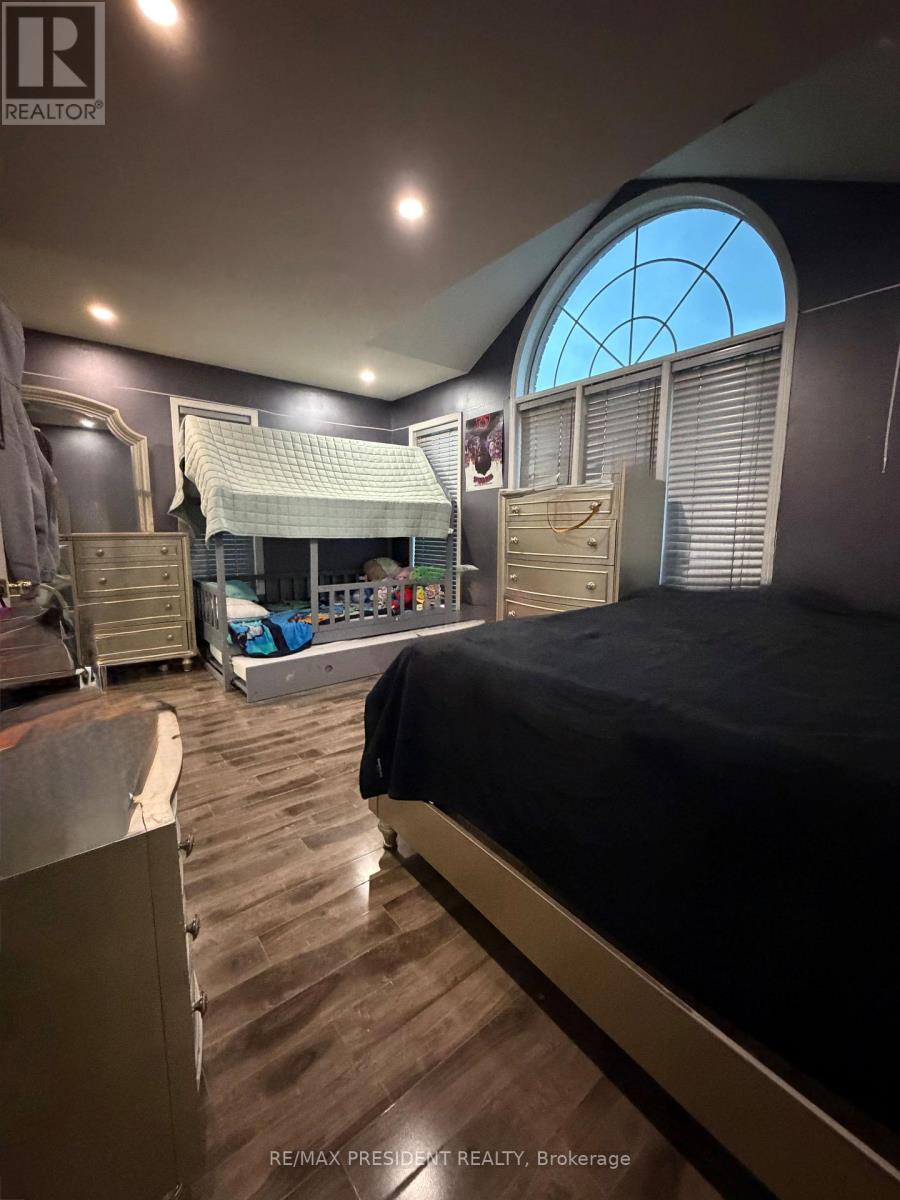 31 SOUTHBEND DRIVE - 22