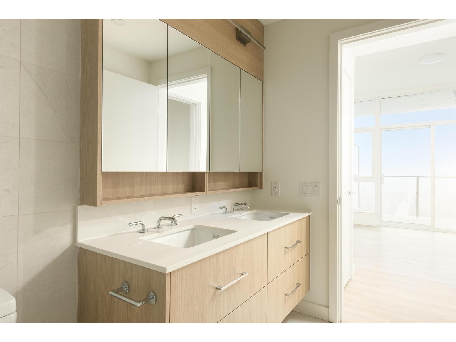202 9675 KING GEORGE BOULEVARD, Surrey
