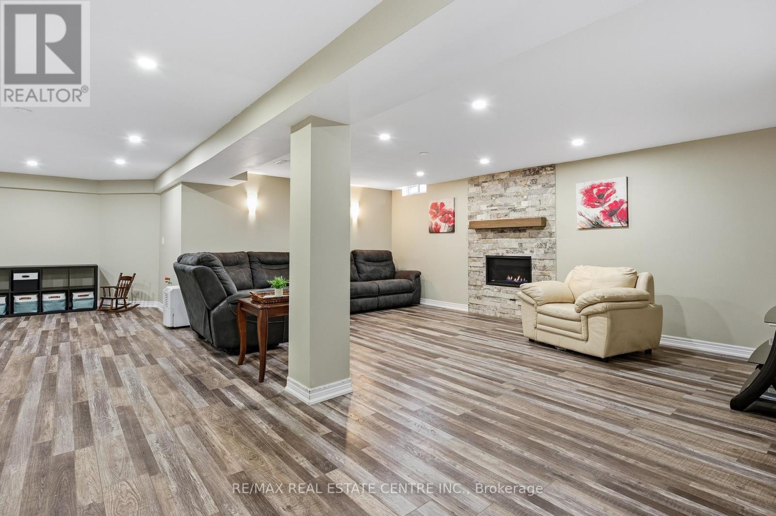 75 HANDORF DRIVE - 33