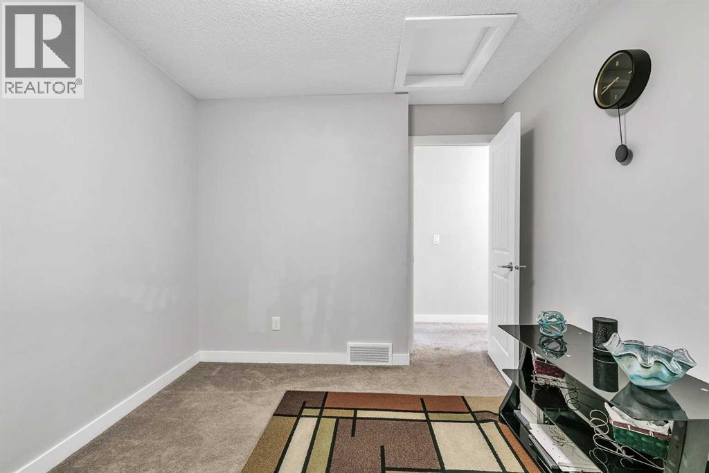 172 Sherwood Square NW - 34