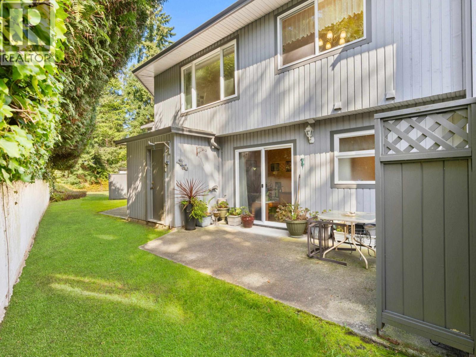 38 5761 WHARF AVENUE, Sechelt