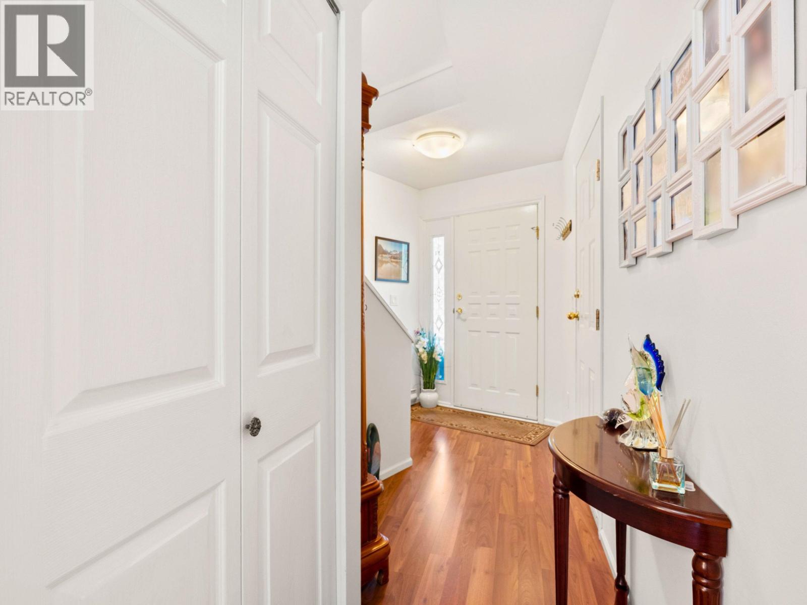 38 5761 WHARF AVENUE, Sechelt