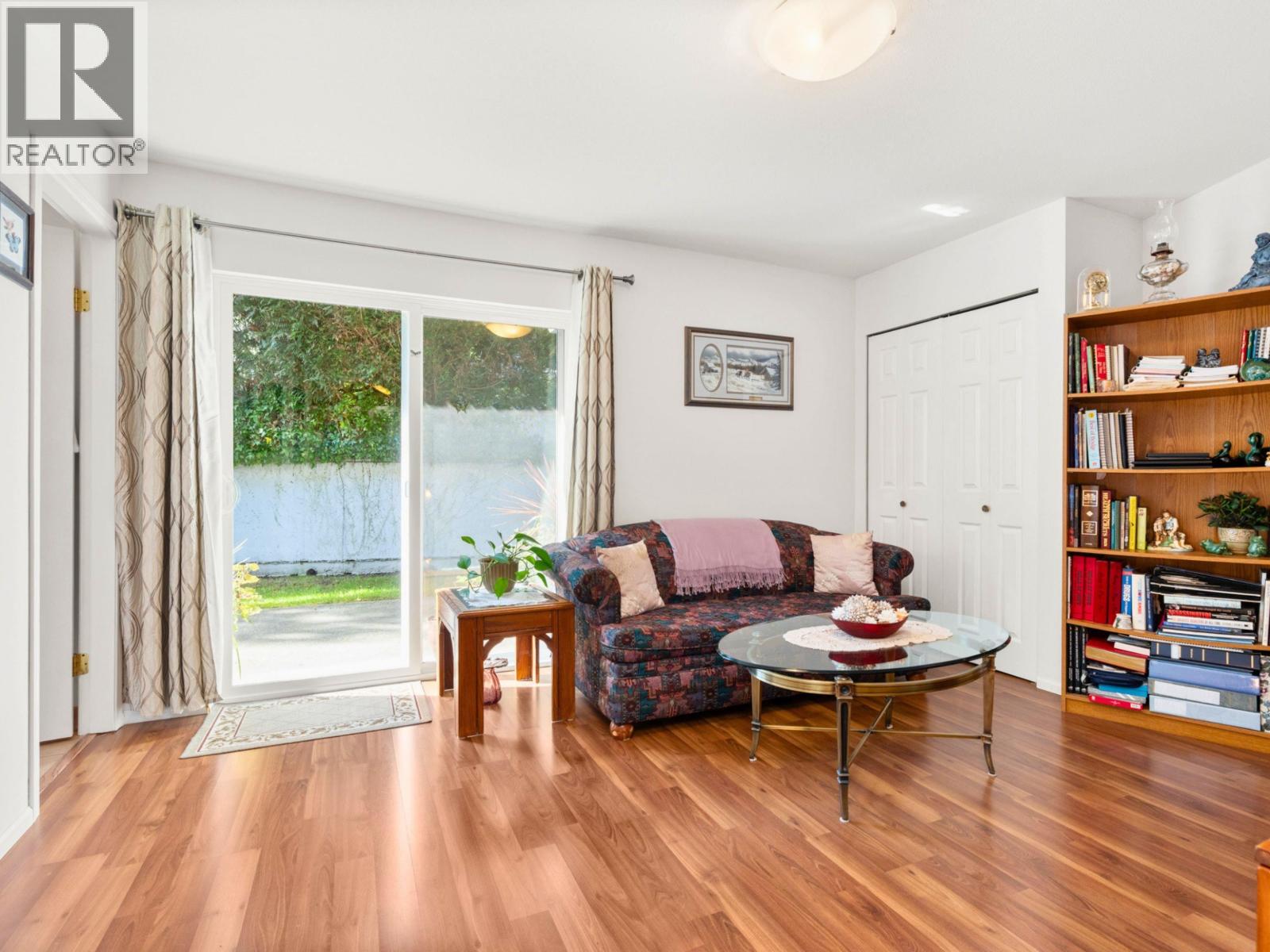 38 5761 WHARF AVENUE, Sechelt