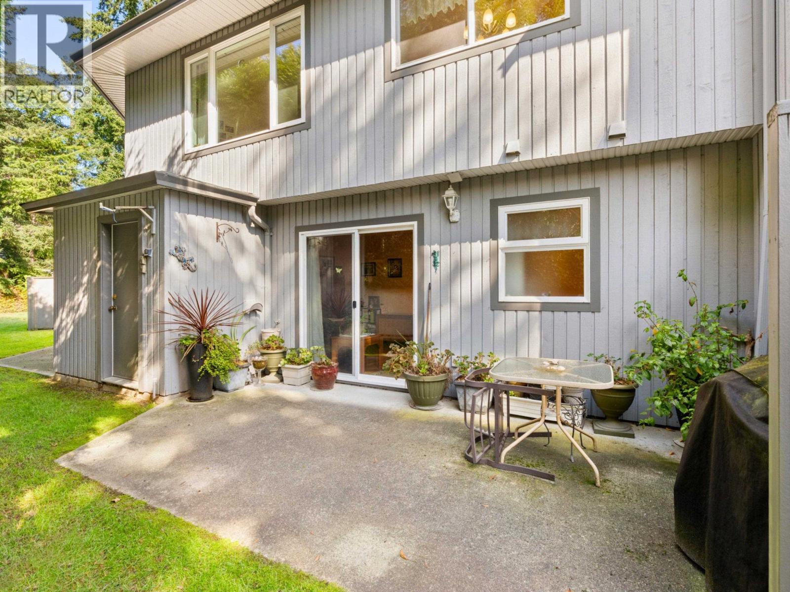 38 5761 WHARF AVENUE, Sechelt