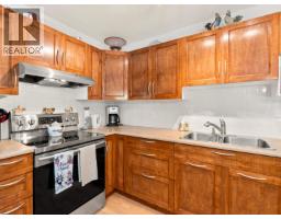 38 5761 Wharf Avenue, Sechelt, BC V0N3A0 Photo 8