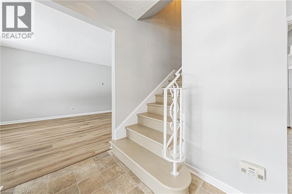 646 ALDER Street W - 11