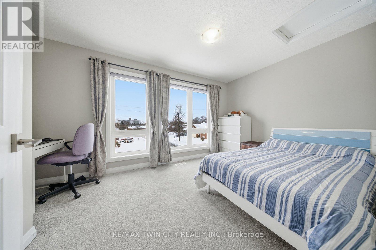 #46 720 GREY STREET - 16