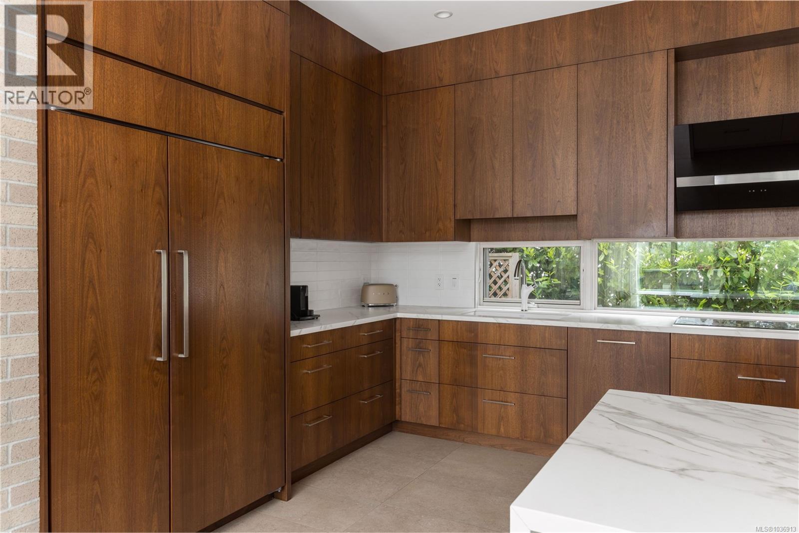  2816 Burdick Avenue, Oak Bay