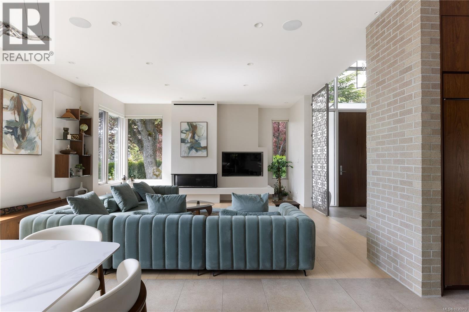  2816 Burdick Avenue, Oak Bay