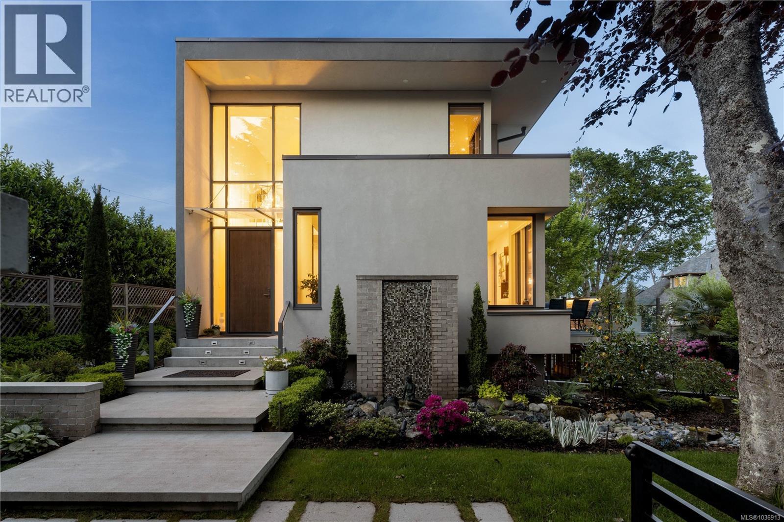  2816 Burdick Avenue, Oak Bay