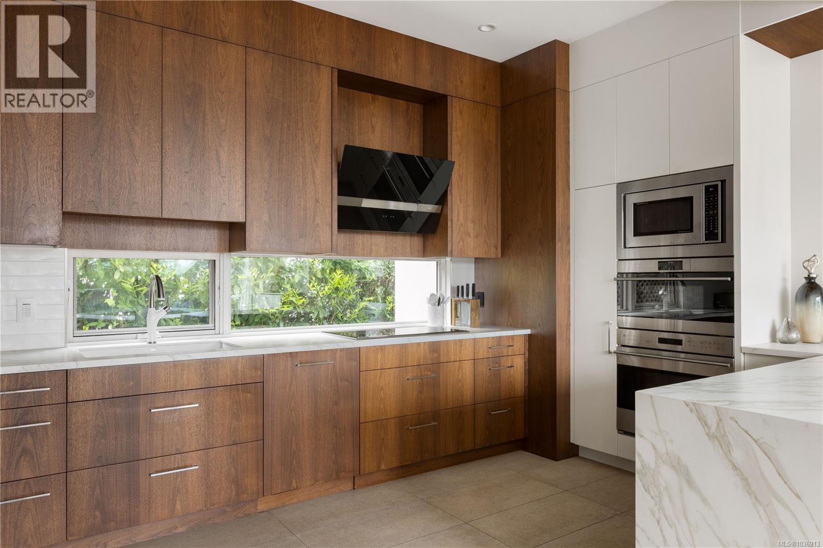 2816 Burdick Ave - 24