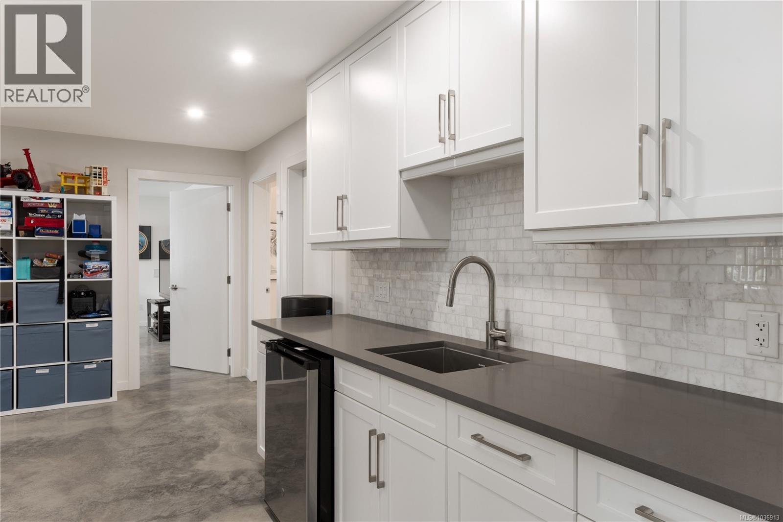 2816 Burdick Avenue, Oak Bay