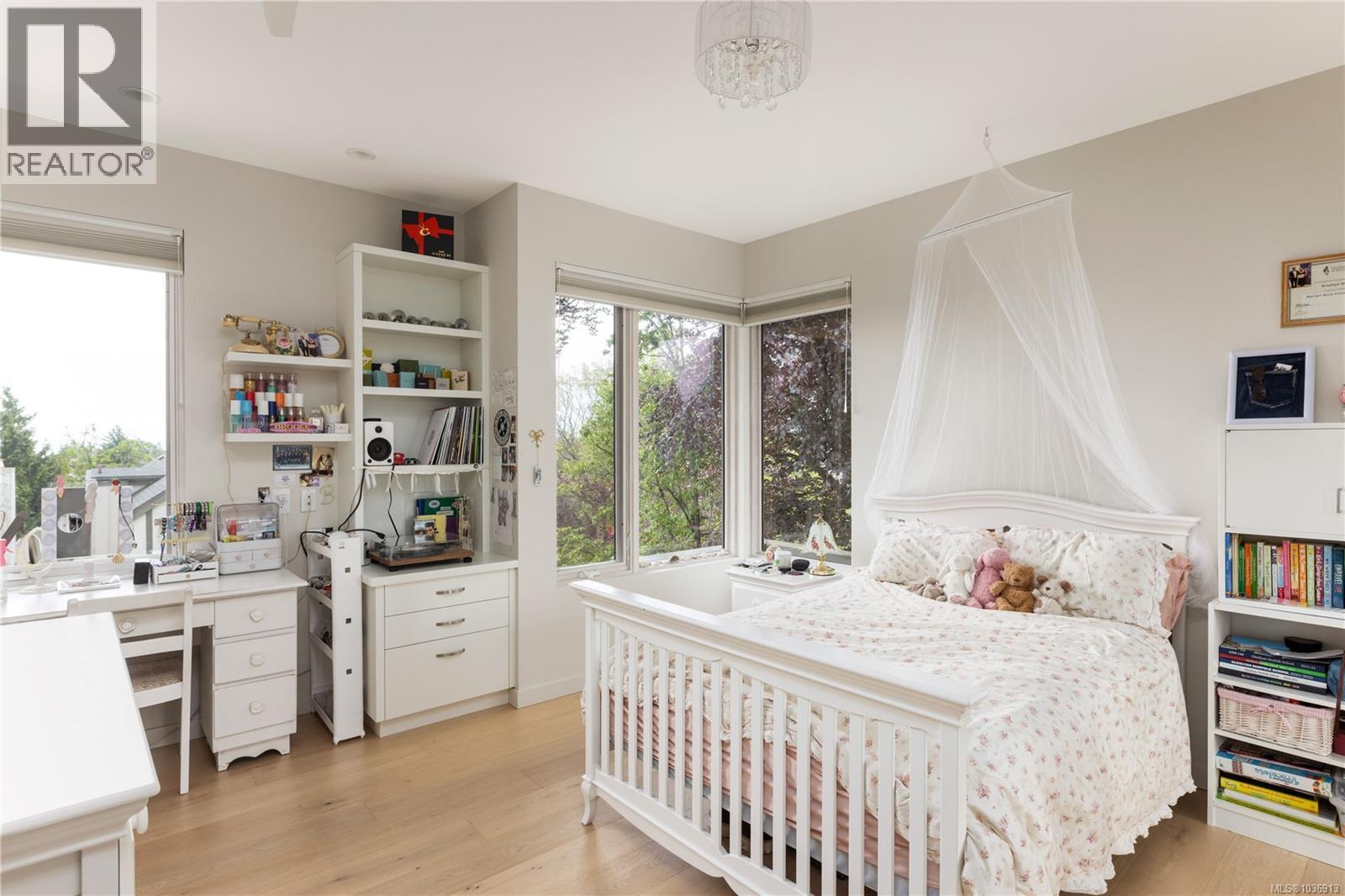  2816 Burdick Avenue, Oak Bay