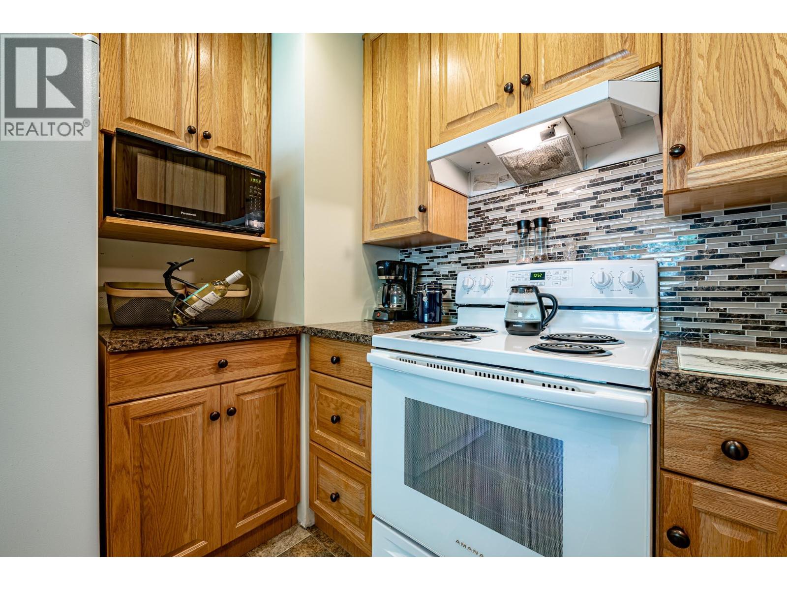 8895 Highway 6 Highway, Salmo