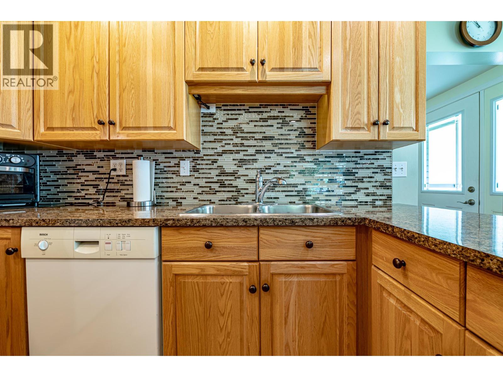 8895 Highway 6 Highway, Salmo