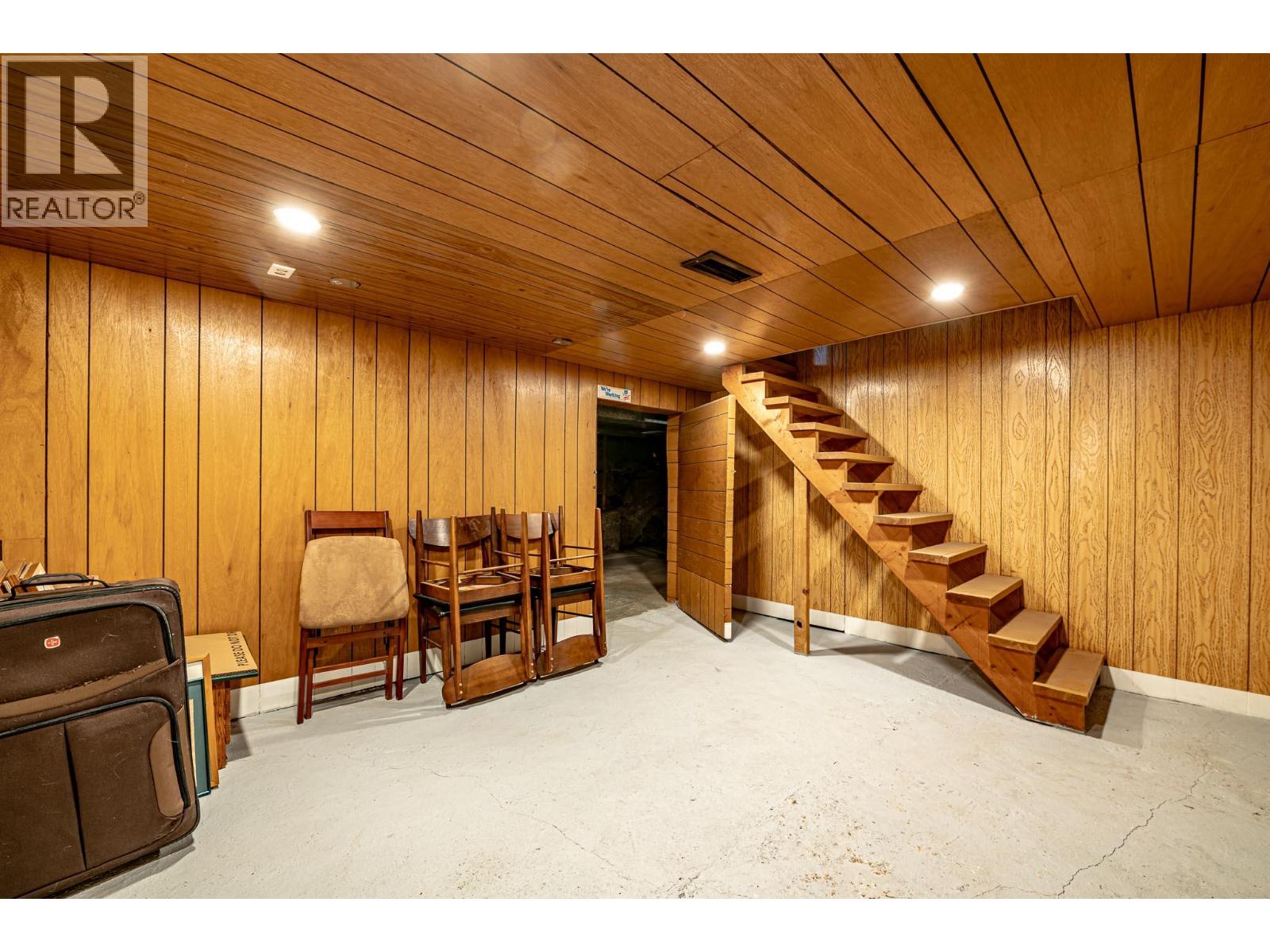 8895 Highway 6 Highway, Salmo