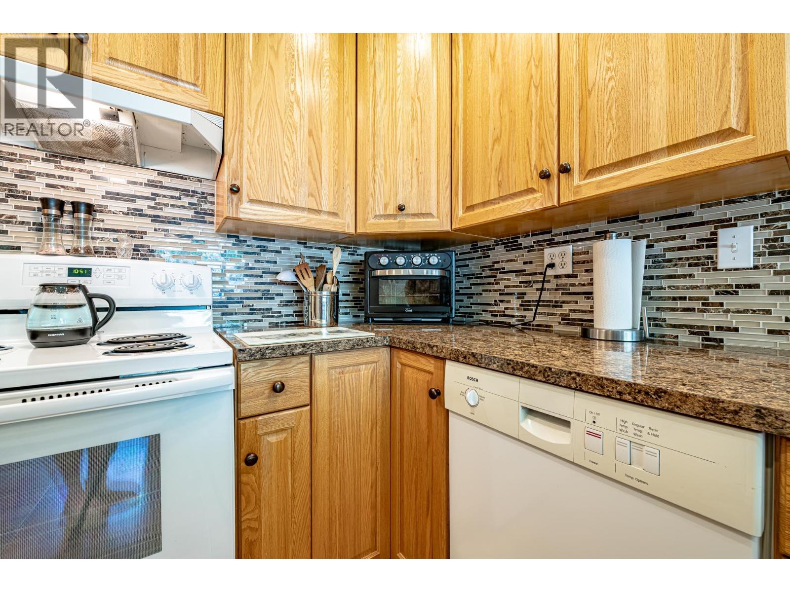 8895 Highway 6 Highway, Salmo