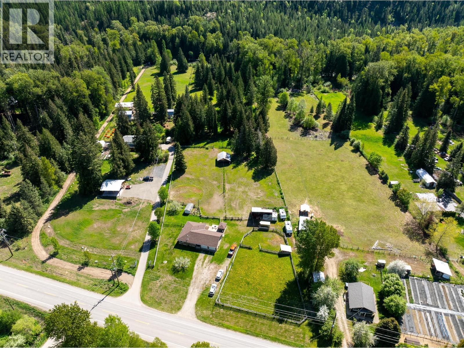 8895 Highway 6 Highway, Salmo