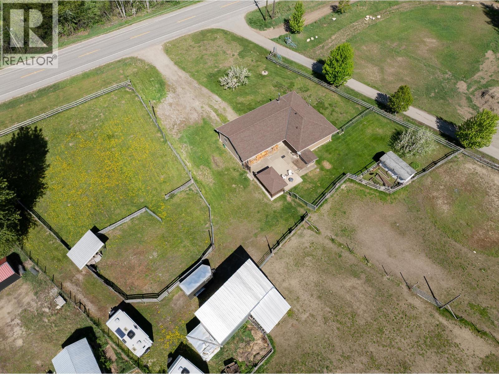 8895 Highway 6 Highway, Salmo