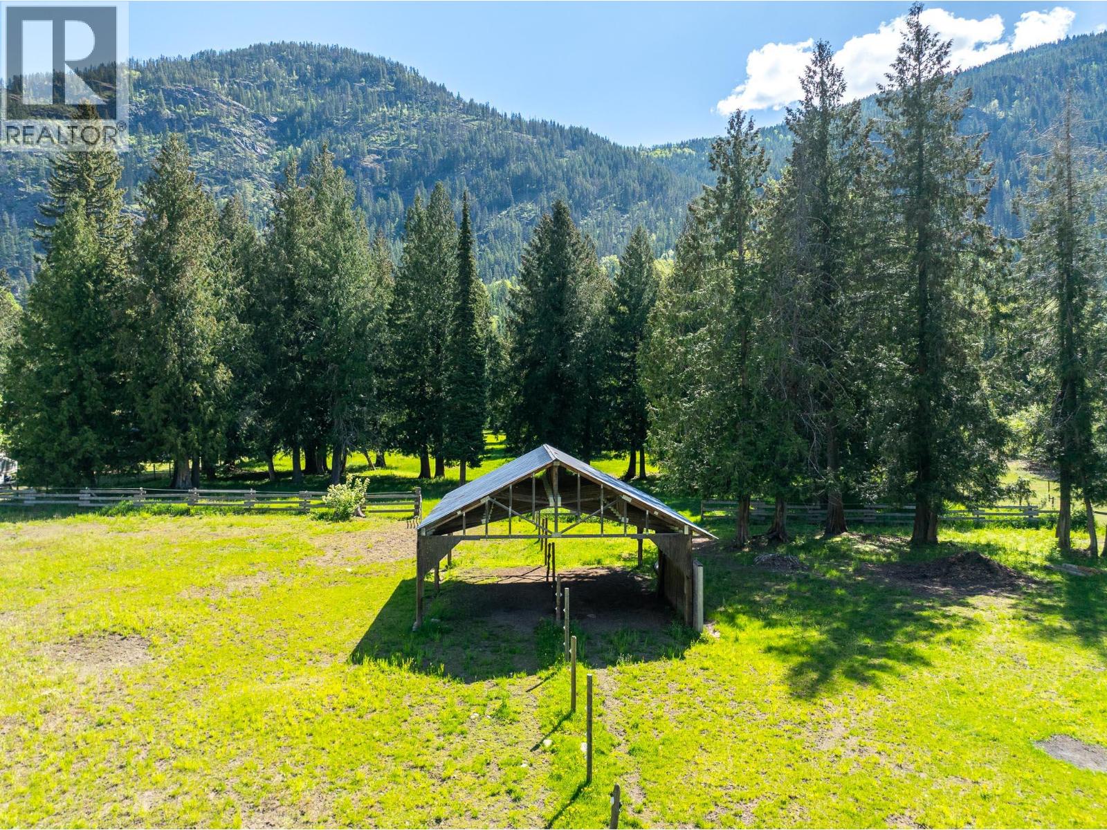 8895 Highway 6 Highway, Salmo