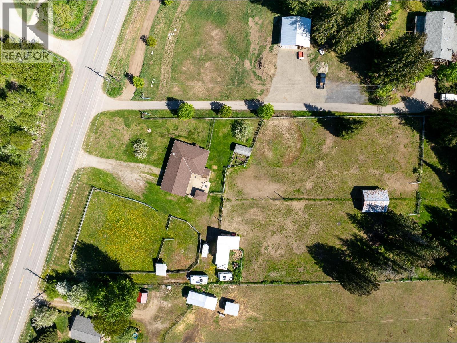 8895 Highway 6 Highway, Salmo