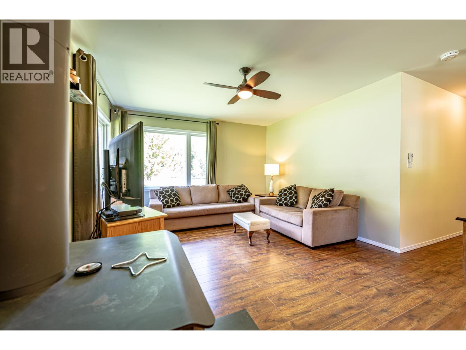 8895 Highway 6 Highway, Salmo