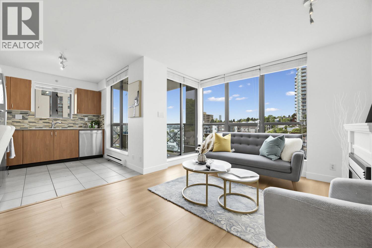 903 850 ROYAL Avenue - main photo