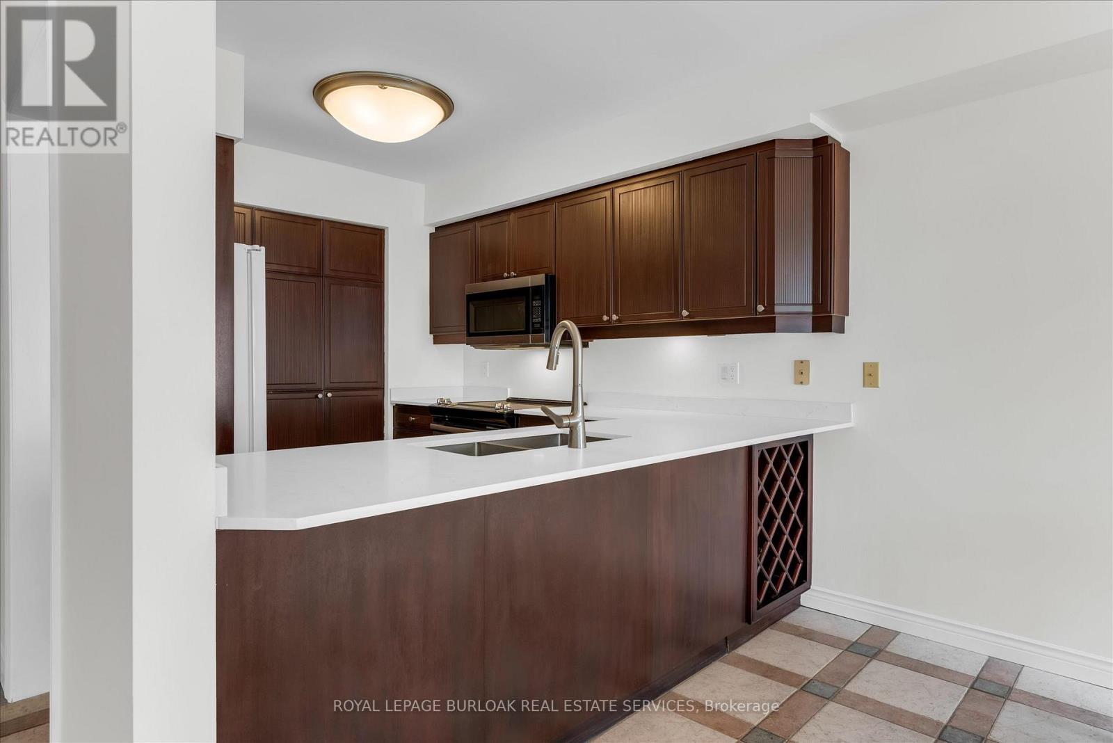 1389 LAKESHORE ROAD - 43