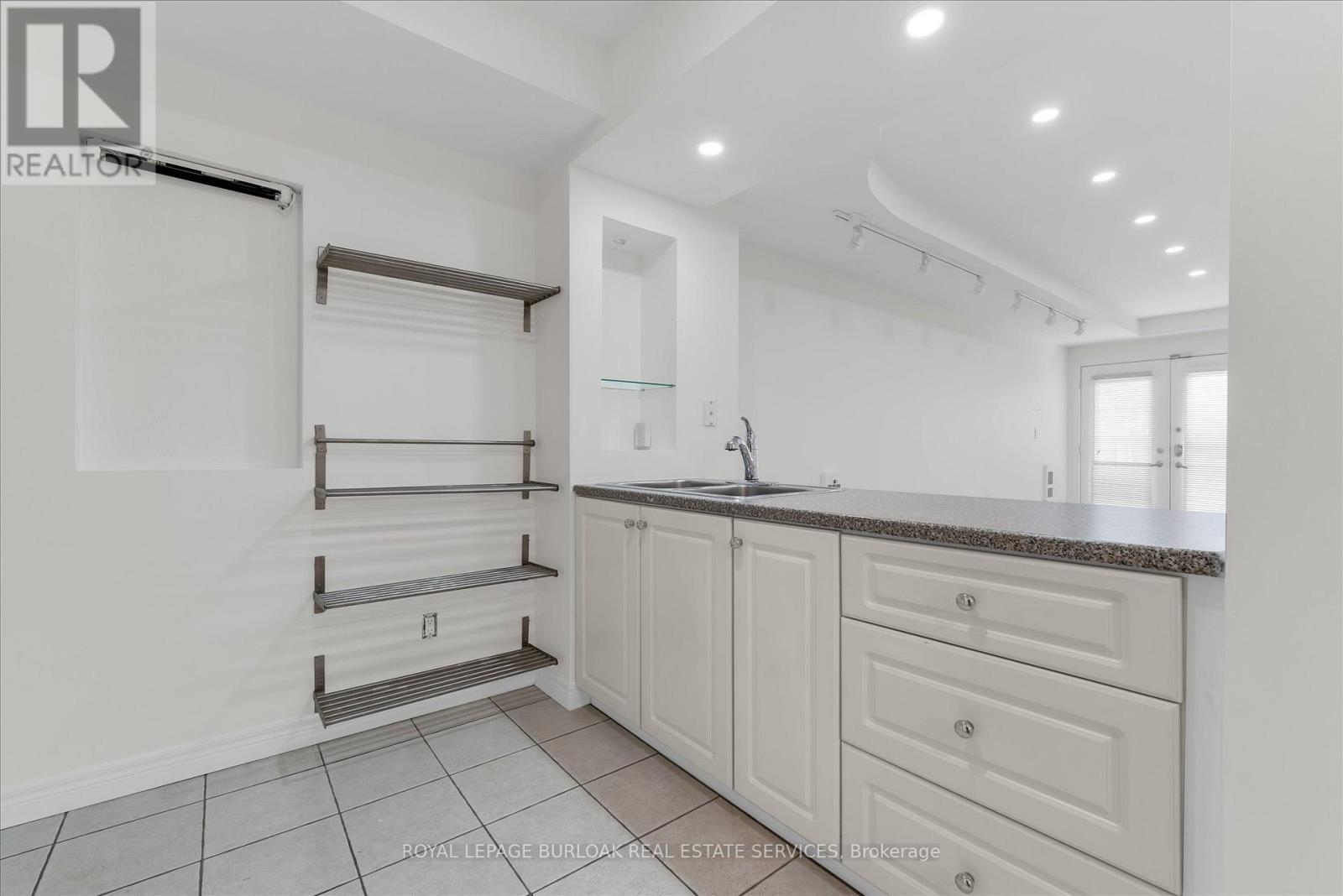 1389 LAKESHORE ROAD - 47