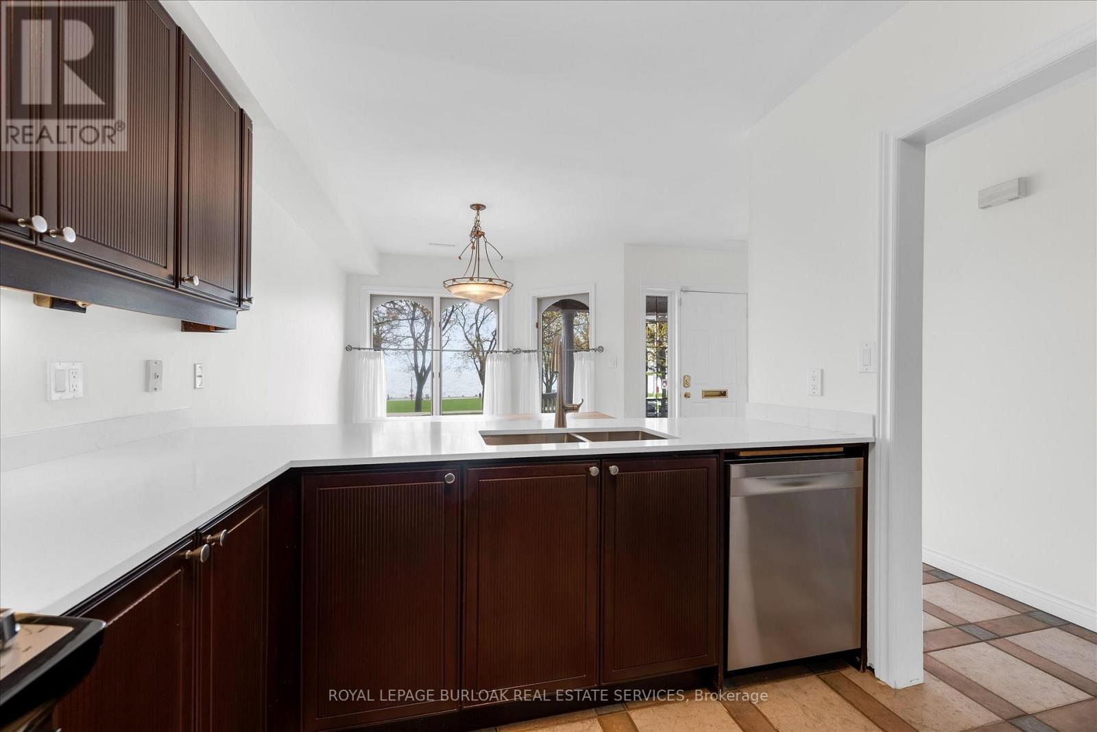 1389 LAKESHORE ROAD - 40