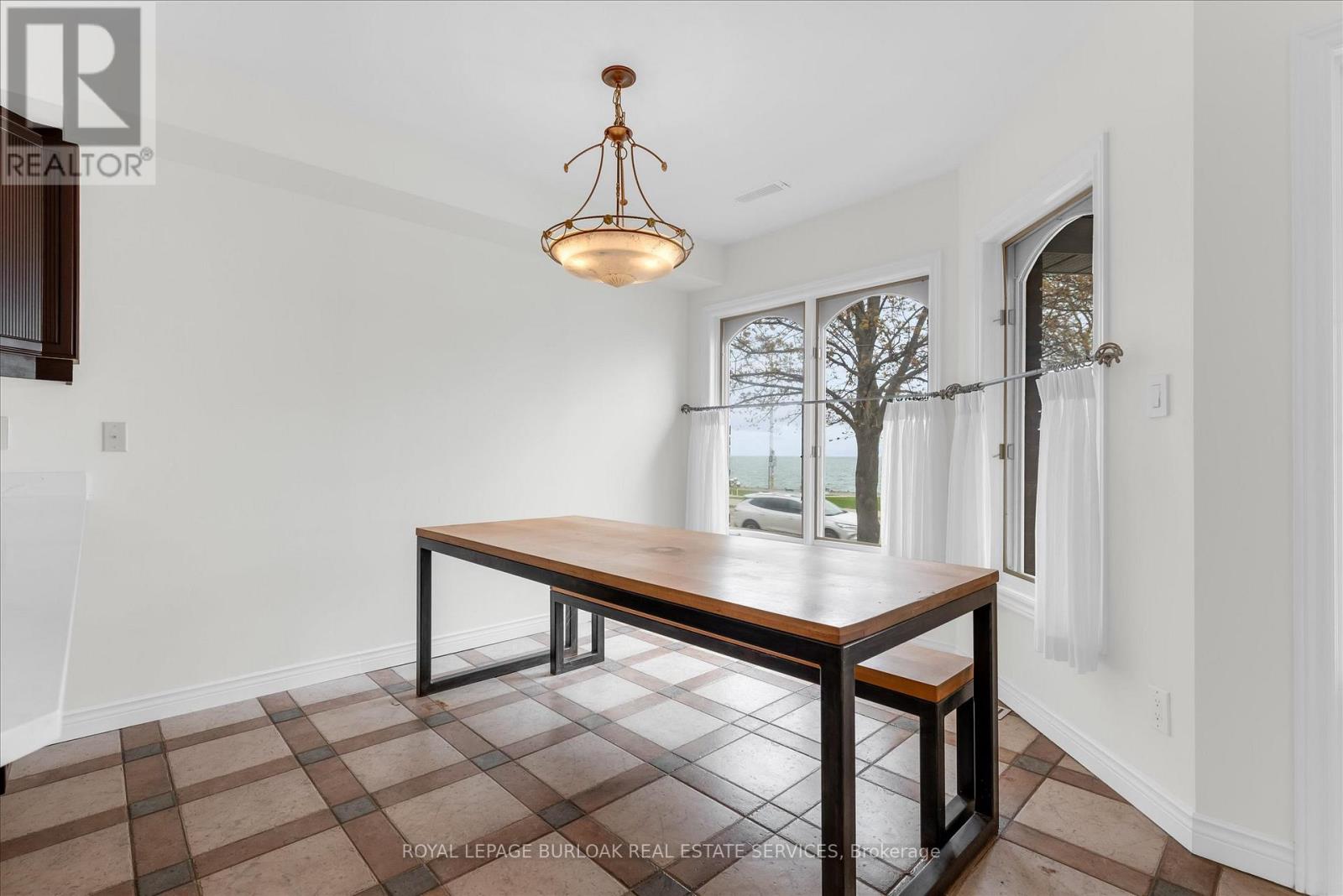 1389 LAKESHORE ROAD - 42