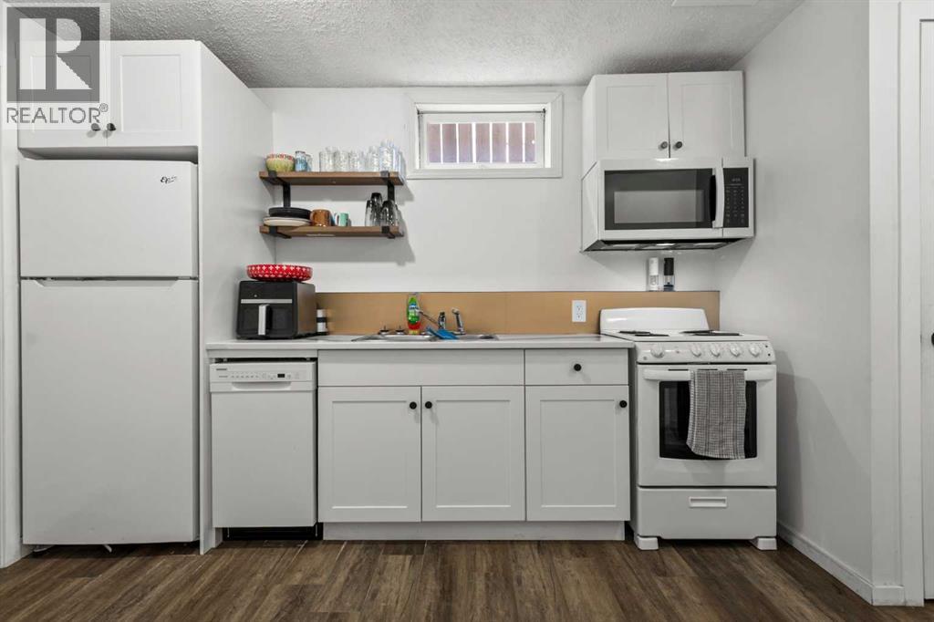 8510 Centre Street NE - 25