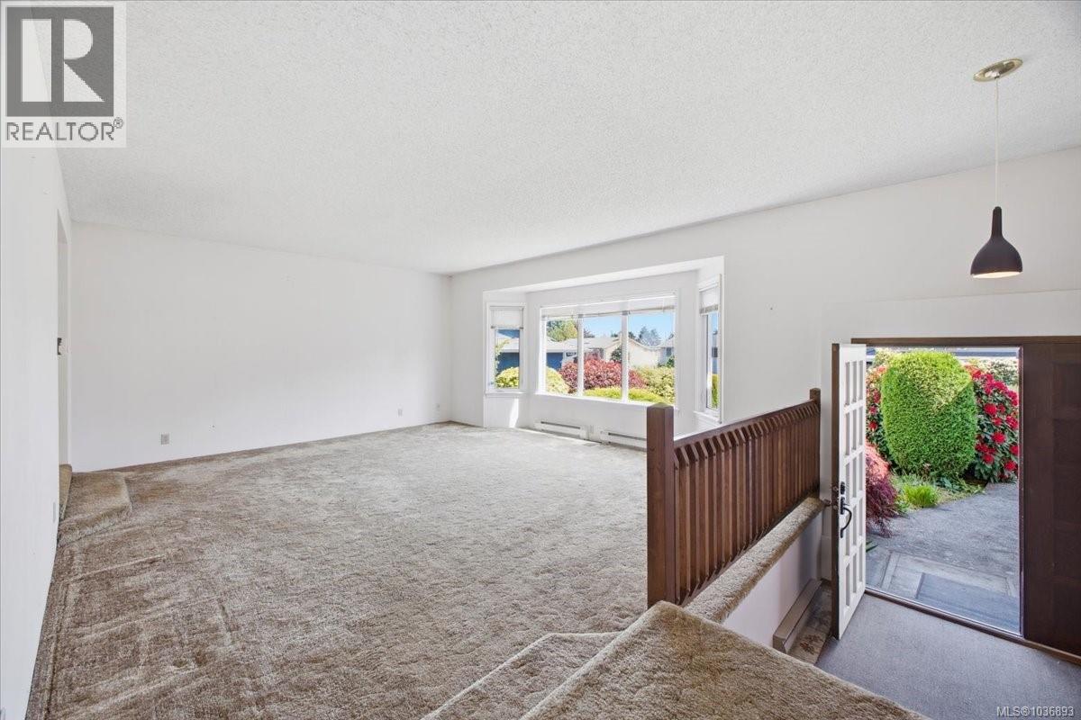 3586 Country Club Dr - 10