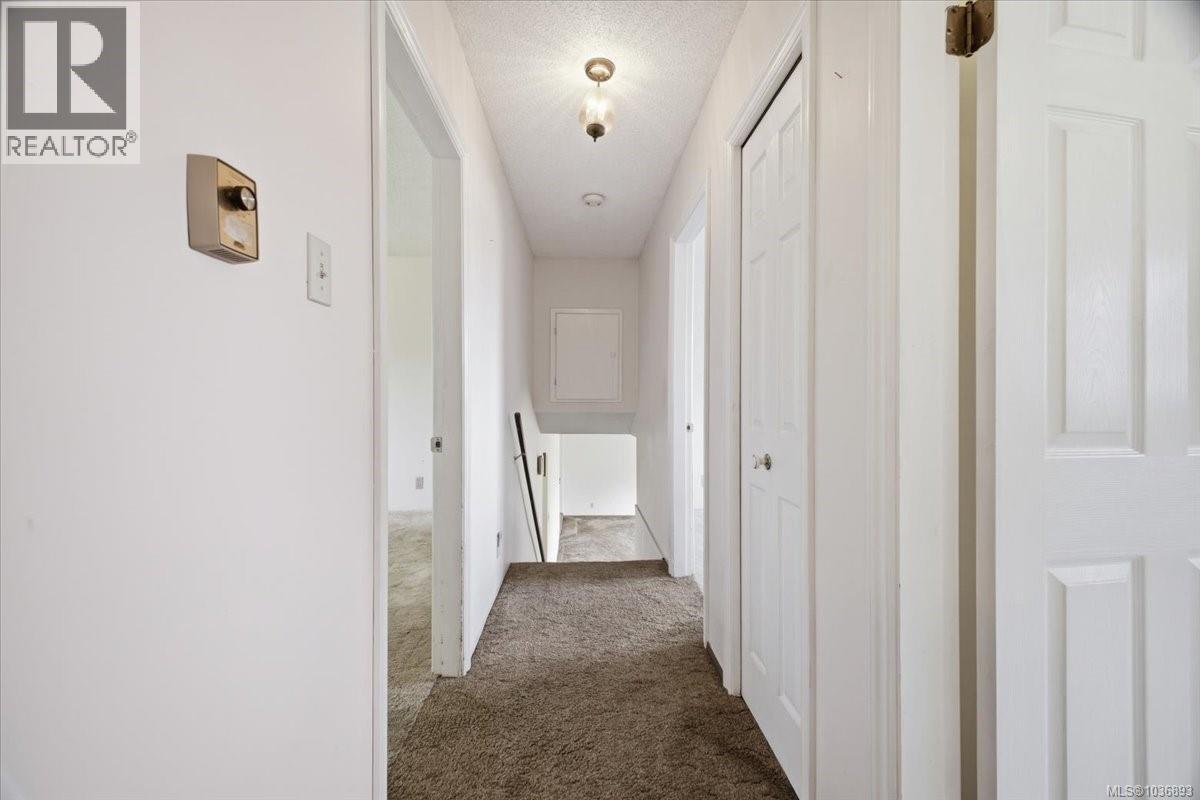 3586 Country Club Dr - 28
