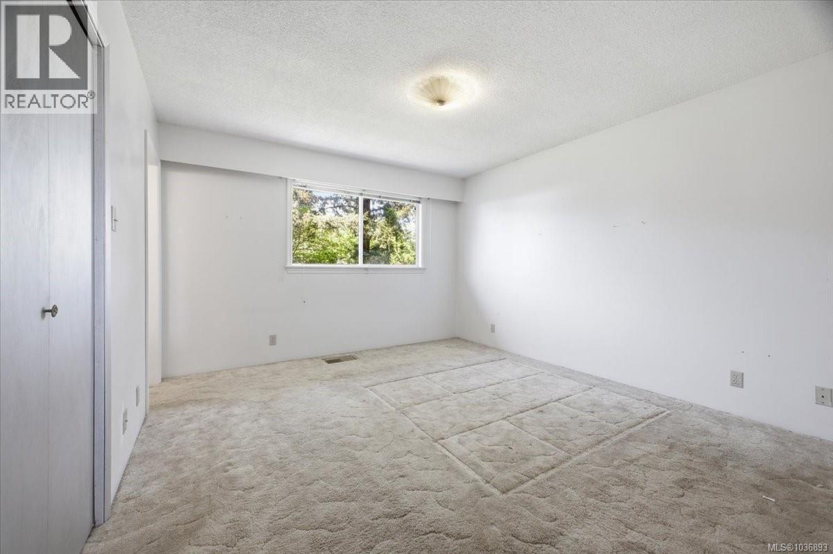 3586 Country Club Dr - 31