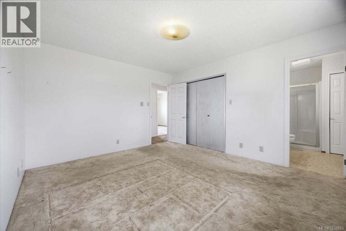 3586 Country Club Dr - 32