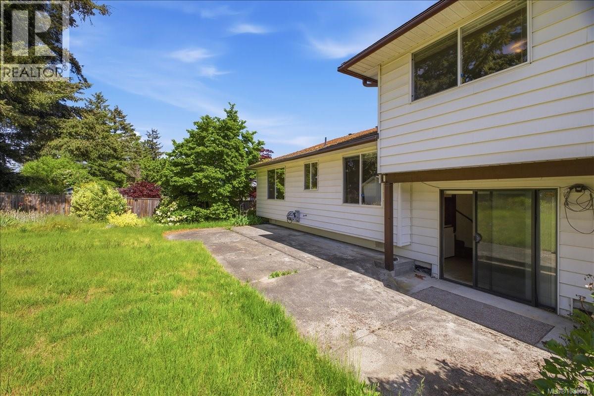 3586 Country Club Dr - 42