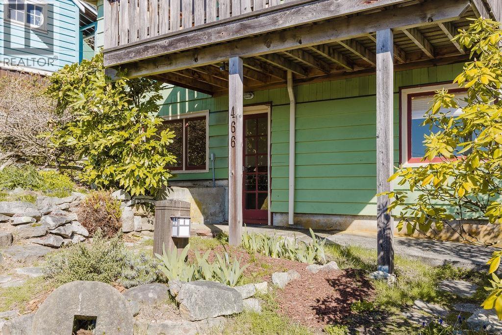 466 CENTRAL AVENUE, Gibsons