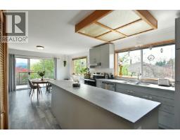 502 Eaglecrest Drive, Gibsons, BC V0N1V8 Photo 9