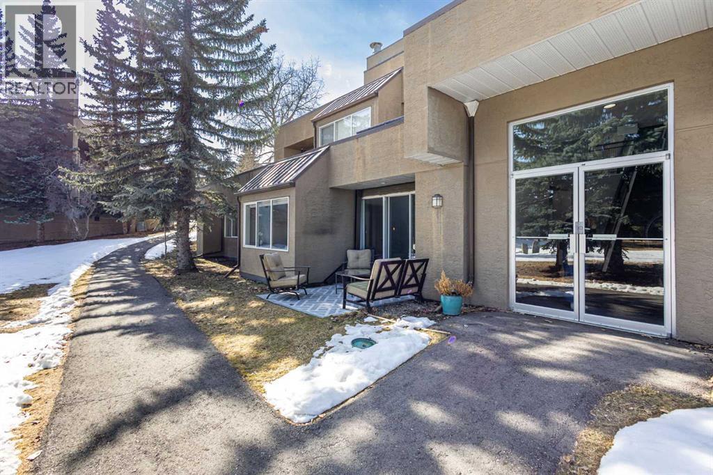 #1 108 Village Heights SW - 11